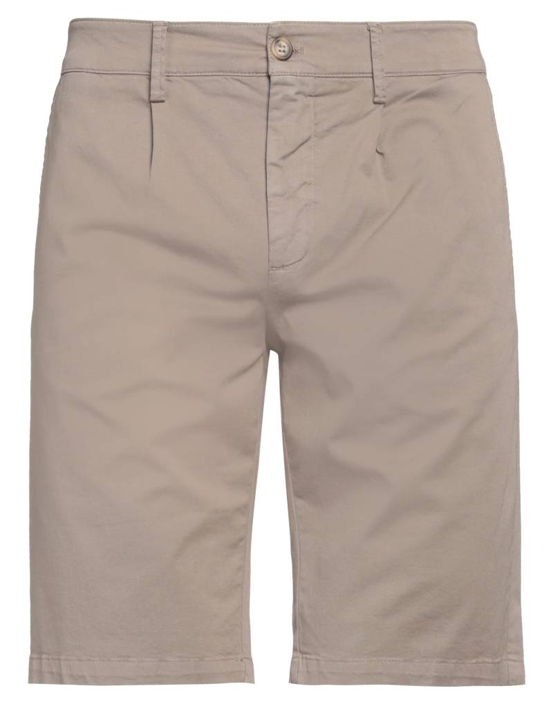 BOMBOOGIE Shorts & Bermudashorts Herren Maulwurfsgrau von BOMBOOGIE