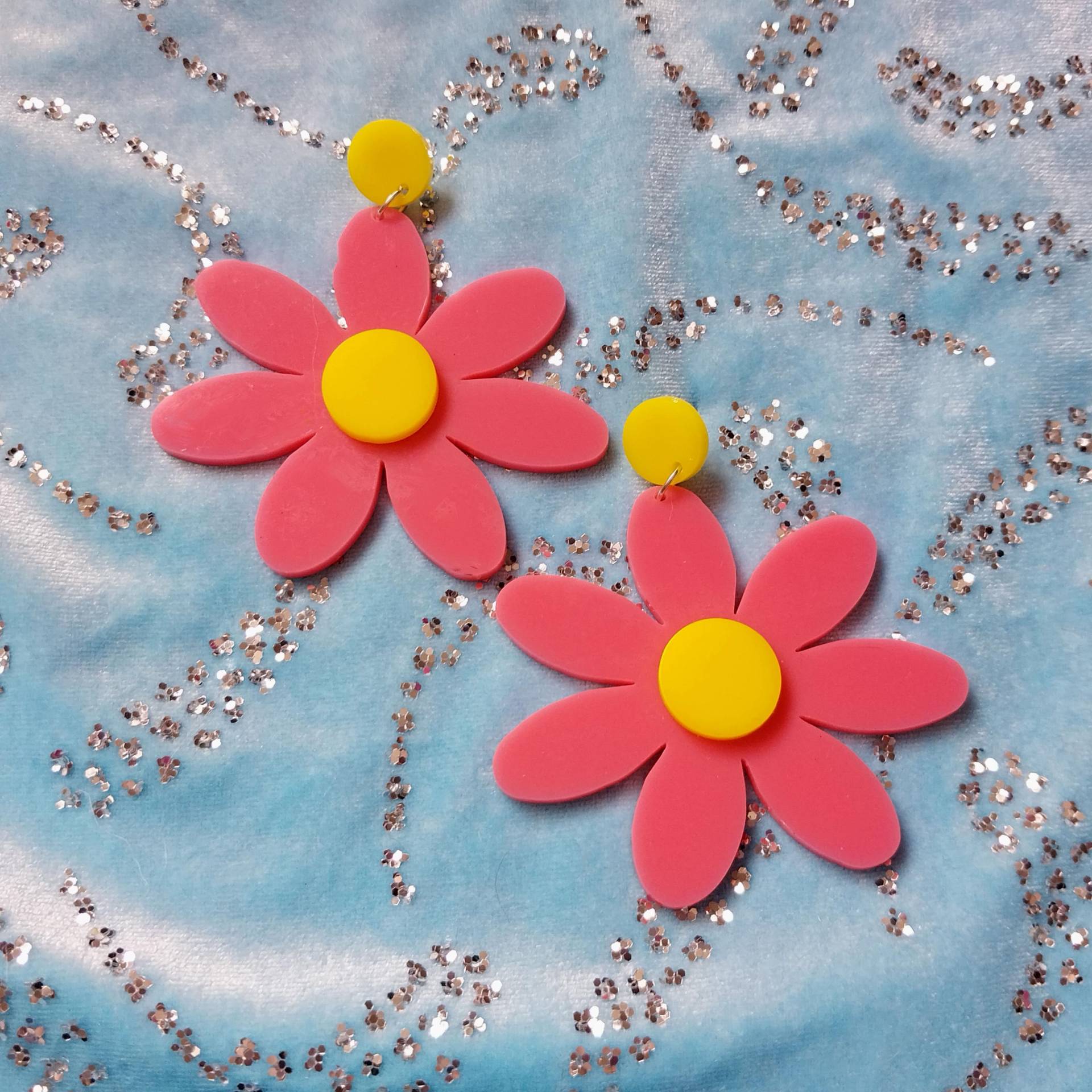 Candy Pink & Yellow Daisy Earrings With Circular Earring Posts, Hypoallergenic Ear Studs, Acrylic Laser Cut Jewelry Candy Pink & Yellow Daisy Earrings With Circular Earring Posts, Hypoallergenic Ear Studs, Acrylic Laser Cut Jewelry von BONESCOUTURE