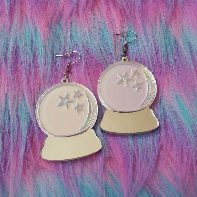 Multi-Color Crystal Ball Earrings With Holographic, Silver & Glitter Acrylic Plastic With Earring Hooks // Ear Wire Multi-Color Crystal Ball Earrings With Holographic, Silver & Glitter Acrylic Plastic With Earring Hooks // Ear Wire von BONESCOUTURE