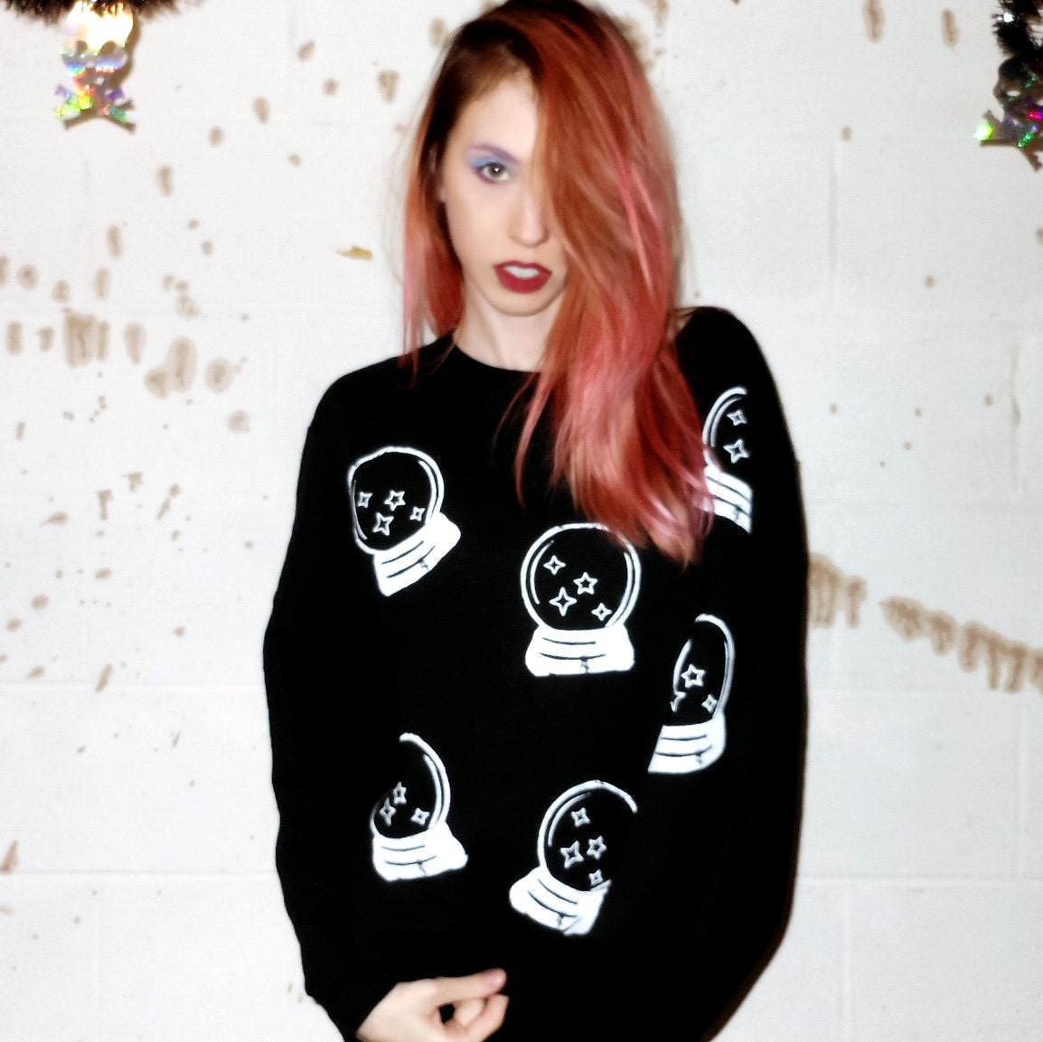 Unisex Black Crystal Ball Sweatshirt Printed in White - Available Sizes Small, Medium, Large, Extra Large- Made To Order Unisex Black Crystal Ball Sweatshirt Printed in White - Available Sizes Small, Medium, Large, Extra Large- Made To Order von BONESCOUTURE