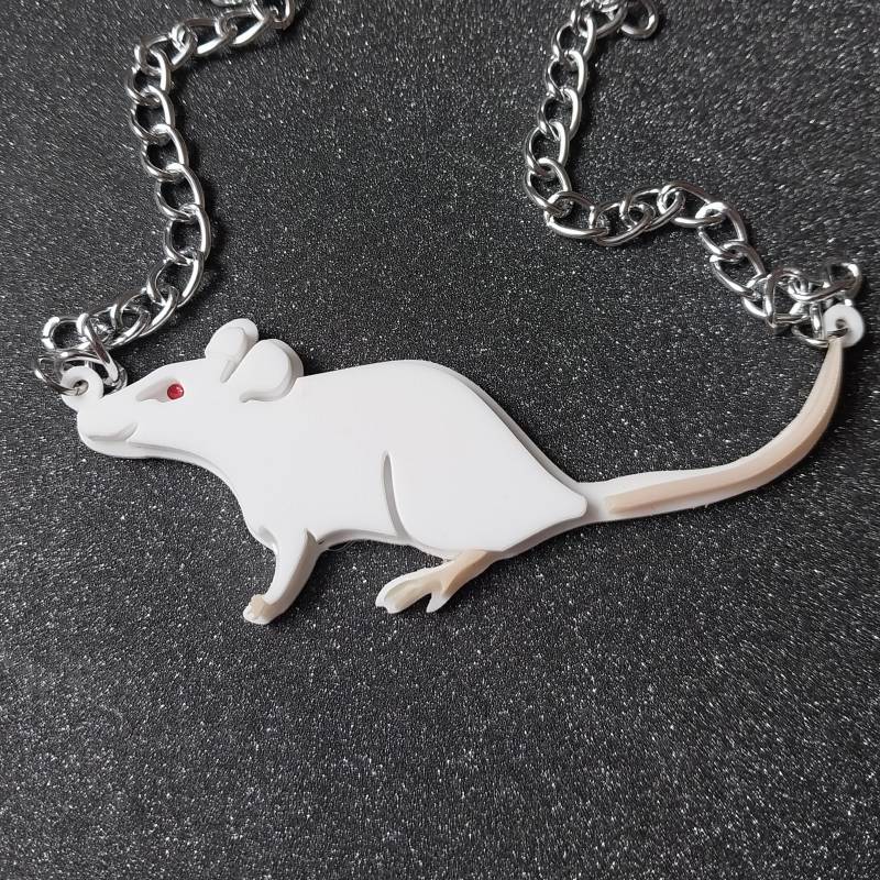 White Rat Acrylic Necklace With Red Rhinestone Eye, Silver Chain 3" Extender, Plastic Jewelry White Rat Acrylic Necklace With Red Rhinestone Eye, Silver Chain 3" Extender, Plastic Jewelry von BONESCOUTURE