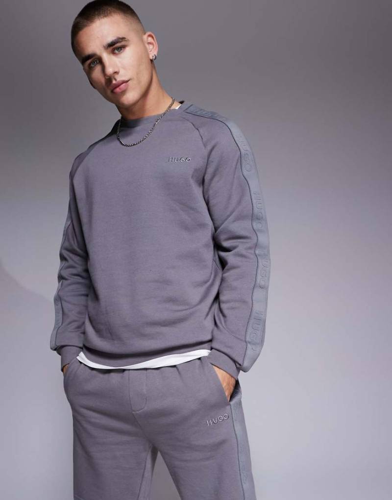 HUGO Bodywear - Sweatshirt in Grau mit rotem Logo von BOSS Bodywear