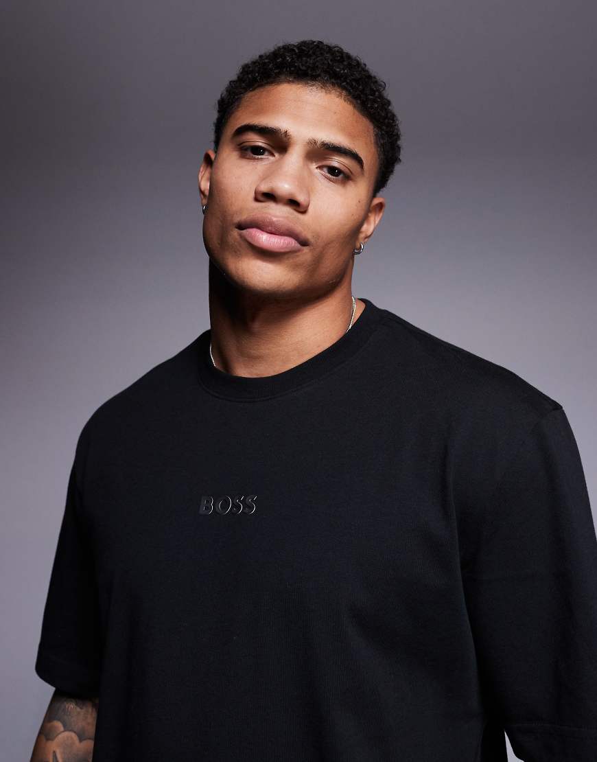 BOSS Green - 10 - Oversize-T-Shirt in Schwarz mit mittigem Logo von BOSS Green