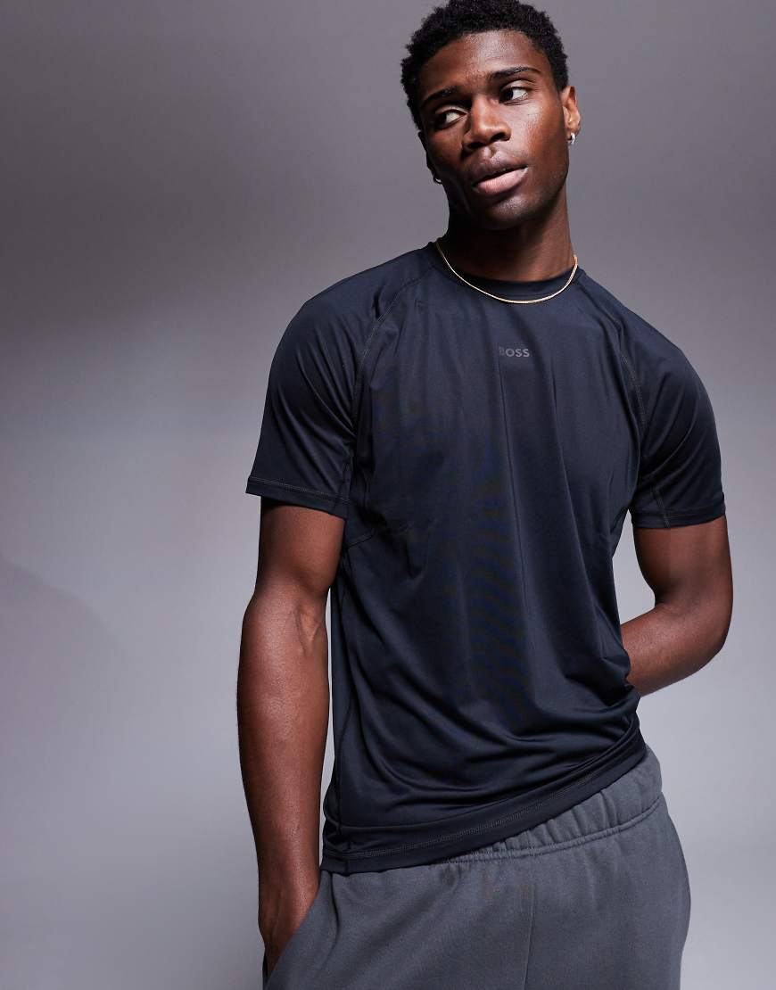 BOSS Green - Active - T-Shirt in Schwarz mit mittigem kleinem Logo, schmale Passform von BOSS Green