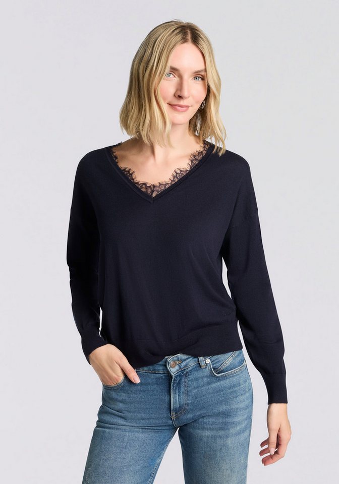 BOSS ORANGE Strickpullover Fettuccini Premium Damenmode V-Ausschnitt mit Spitzendetails von BOSS ORANGE