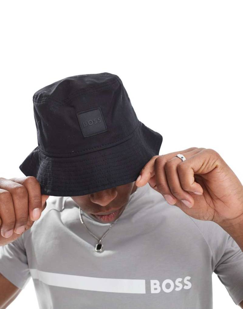 BOSS - Anglerhut in Schwarz mit Logo von BOSS Orange