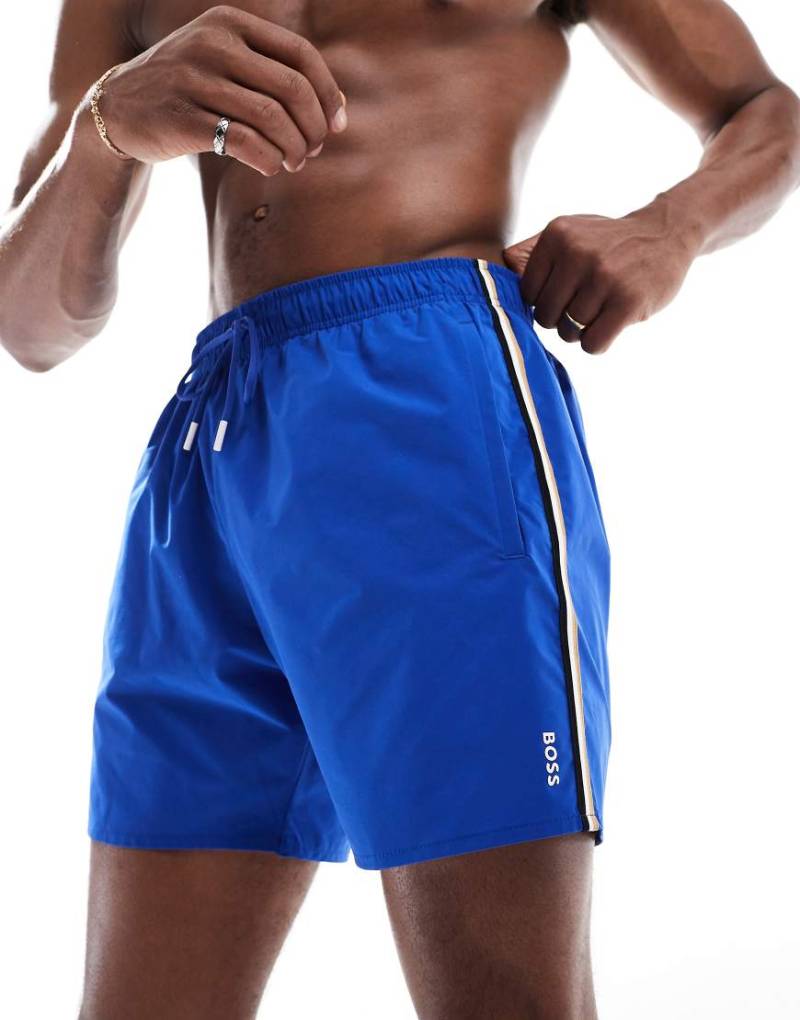 BOSS - Iconic - Badeshorts in Blau mit seitlichen Streifen und Logo von BOSS Orange