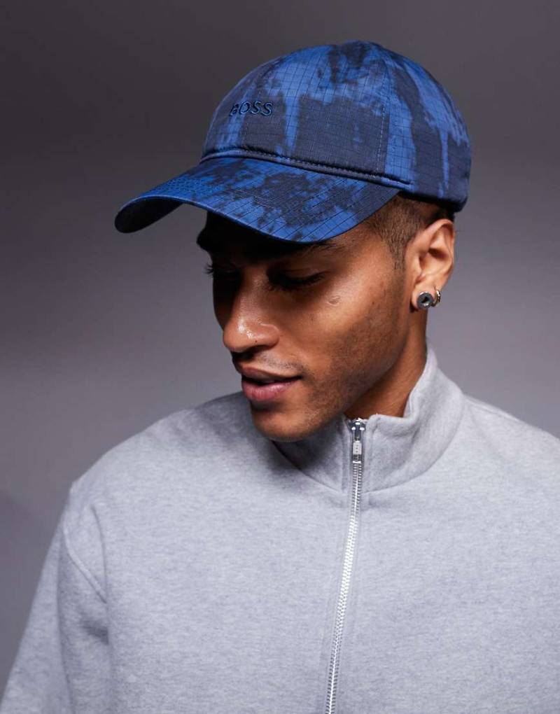 BOSS Orange - Derrel - Kappe in Marineblau mit Military-Muster von BOSS Orange