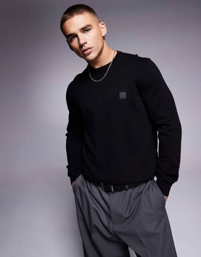 BOSS Orange - Kanovano - Baumwoll-Strickpullover in Schwarz in regulärer Passform mit farblich abgestimmtem Logo von BOSS Orange