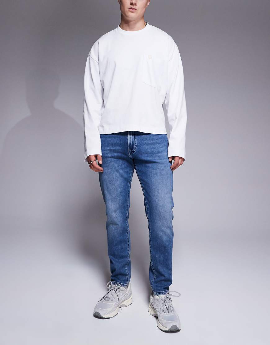 BOSS Orange - ONYX BO - Schmal zulaufende Jeans in mittelblauer Waschung von BOSS Orange