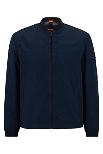 BOSS Herren Othmar Wasserabweisende Regular-Fit Jacke mit Logo-Aufnäher Dunkelblau 48 von BOSS