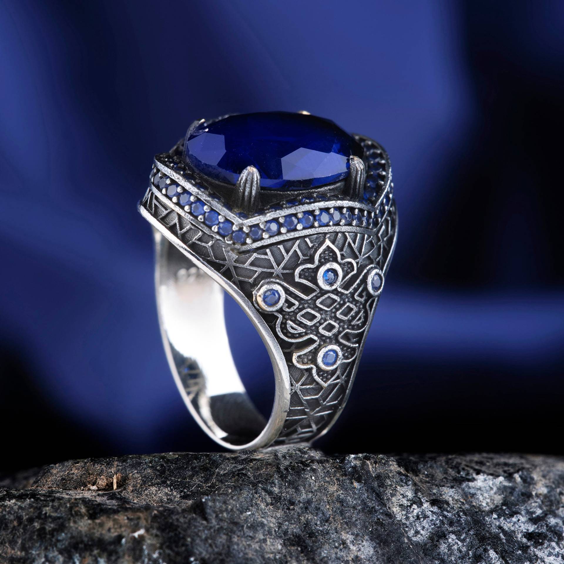 Blauer Zirkon Herren Ring, Handgefertigter Ring, Fleur De Lis Silber Ring, Herren Ring, Edelstein Ring von MARASBULLA