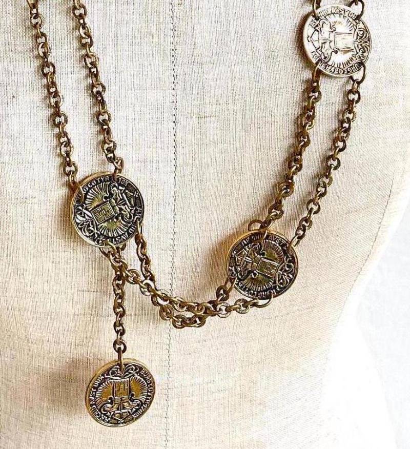 Vintage Münzkette Maria Theresia Taler Replik Schmuck Mit Langer Gliederkette Aus Goldfarbenem Metall Revival Münzsammler Burg Co Tyr 1780x von BOULOTDODO