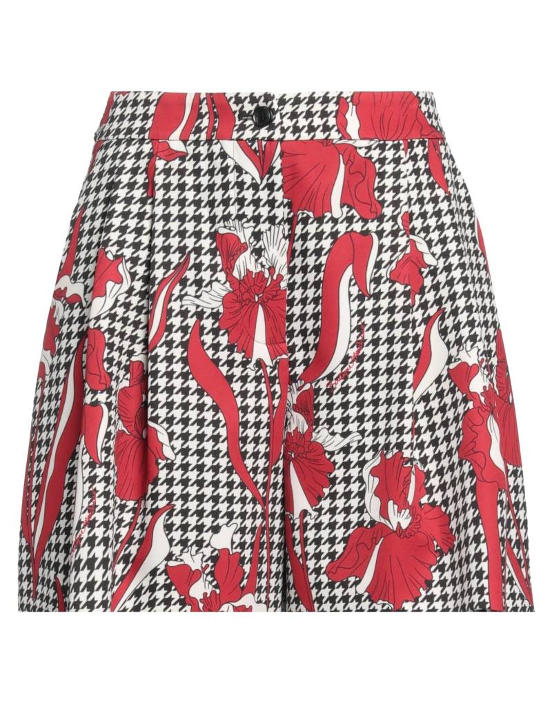 BOUTIQUE MOSCHINO Shorts & Bermudashorts Damen Rot von BOUTIQUE MOSCHINO