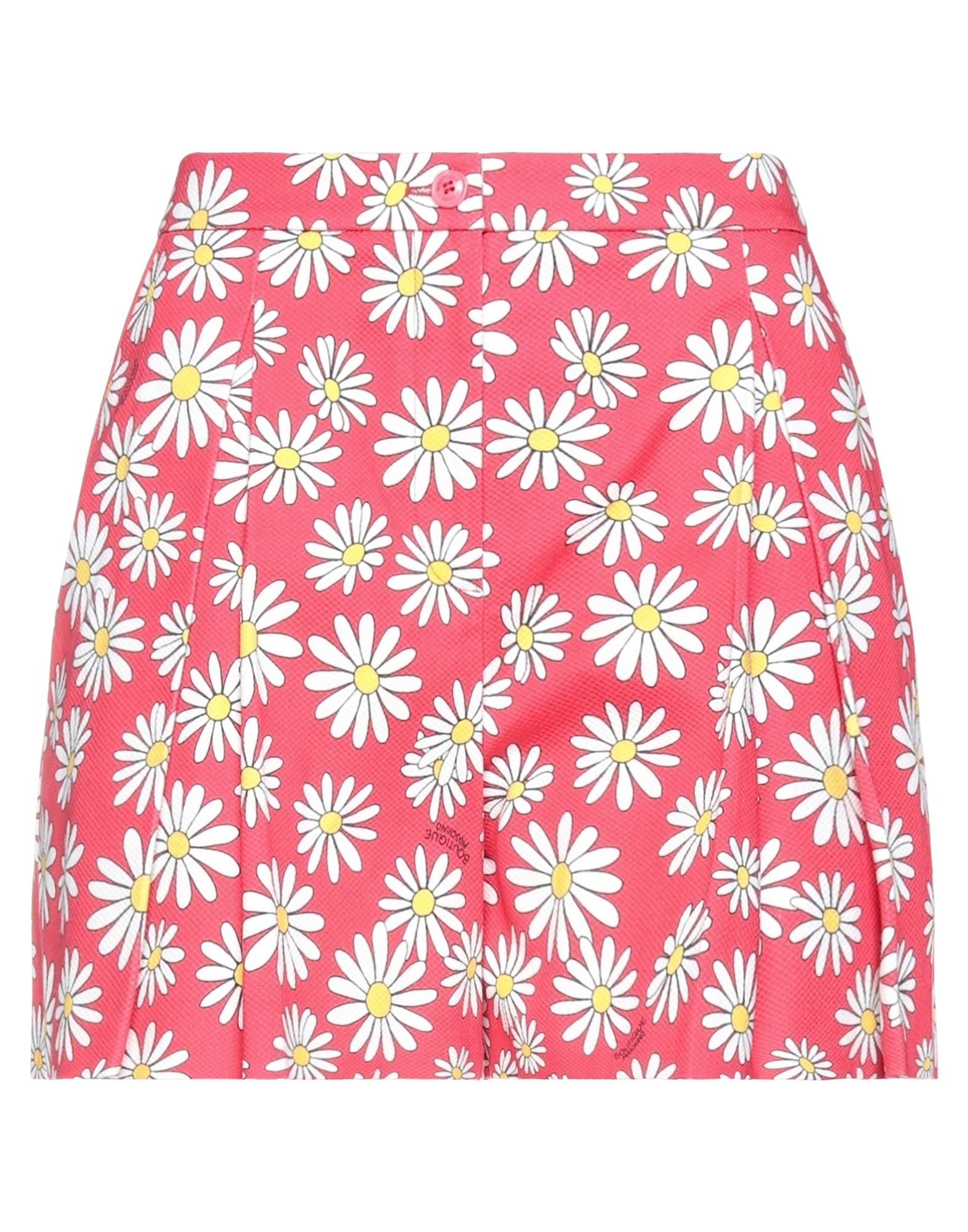 BOUTIQUE MOSCHINO Shorts & Bermudashorts Damen Rot von BOUTIQUE MOSCHINO