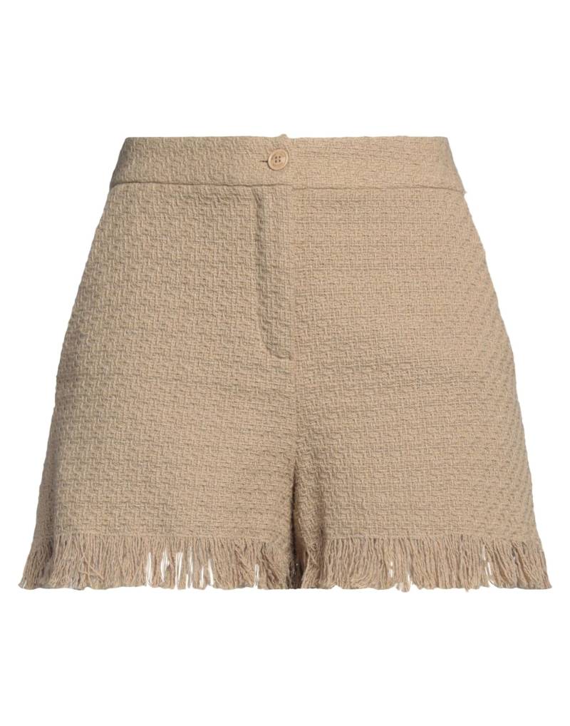 BOUTIQUE MOSCHINO Shorts & Bermudashorts Damen Sand von BOUTIQUE MOSCHINO