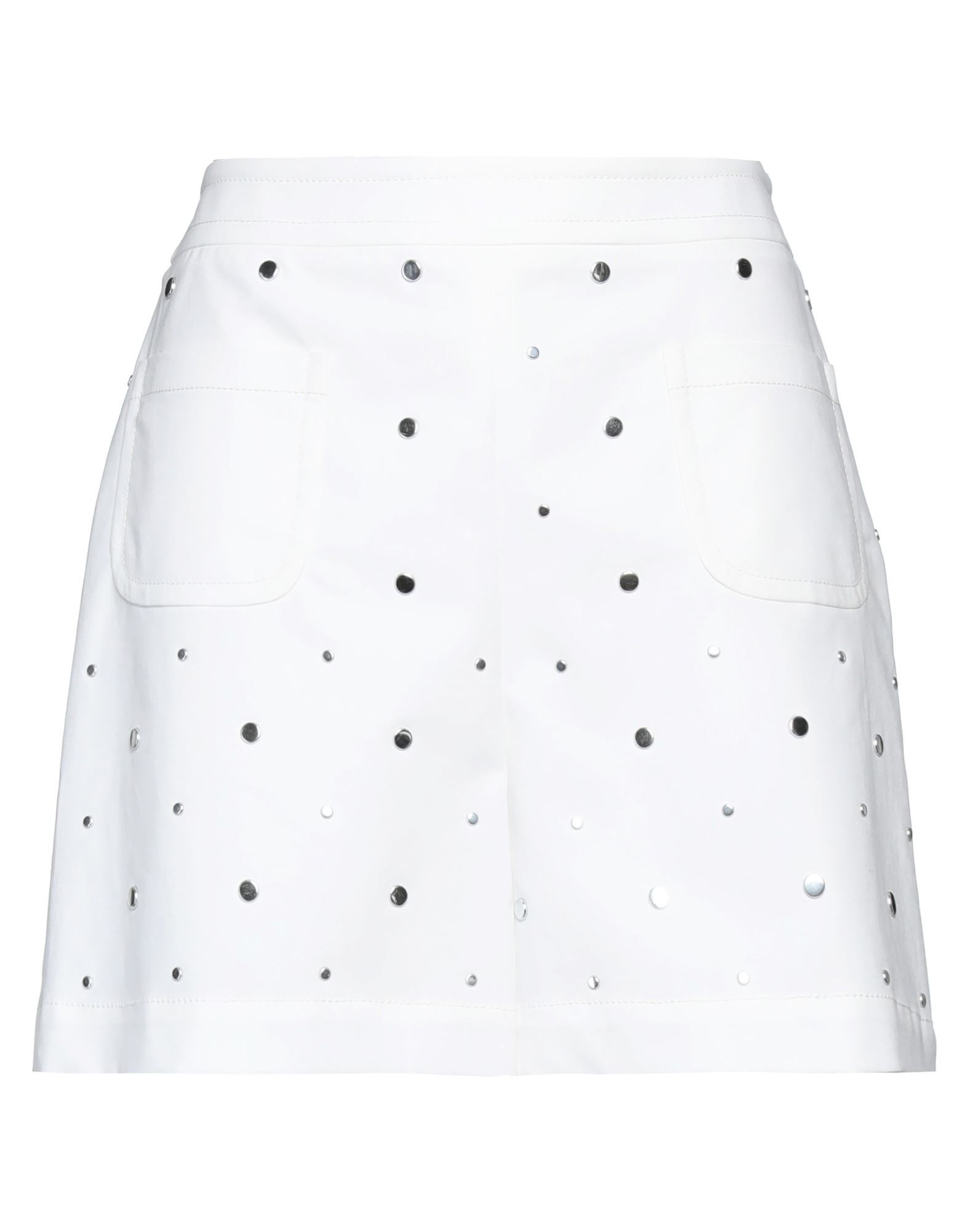 BOUTIQUE MOSCHINO Shorts & Bermudashorts Damen Weiß von BOUTIQUE MOSCHINO