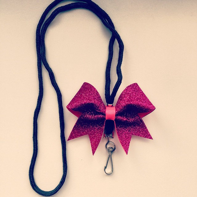 Personalisierte Lanyard Mit Glitter Schleife Personalisierte Lanyard Mit Glitter Schleife von BRAGABITBOWS