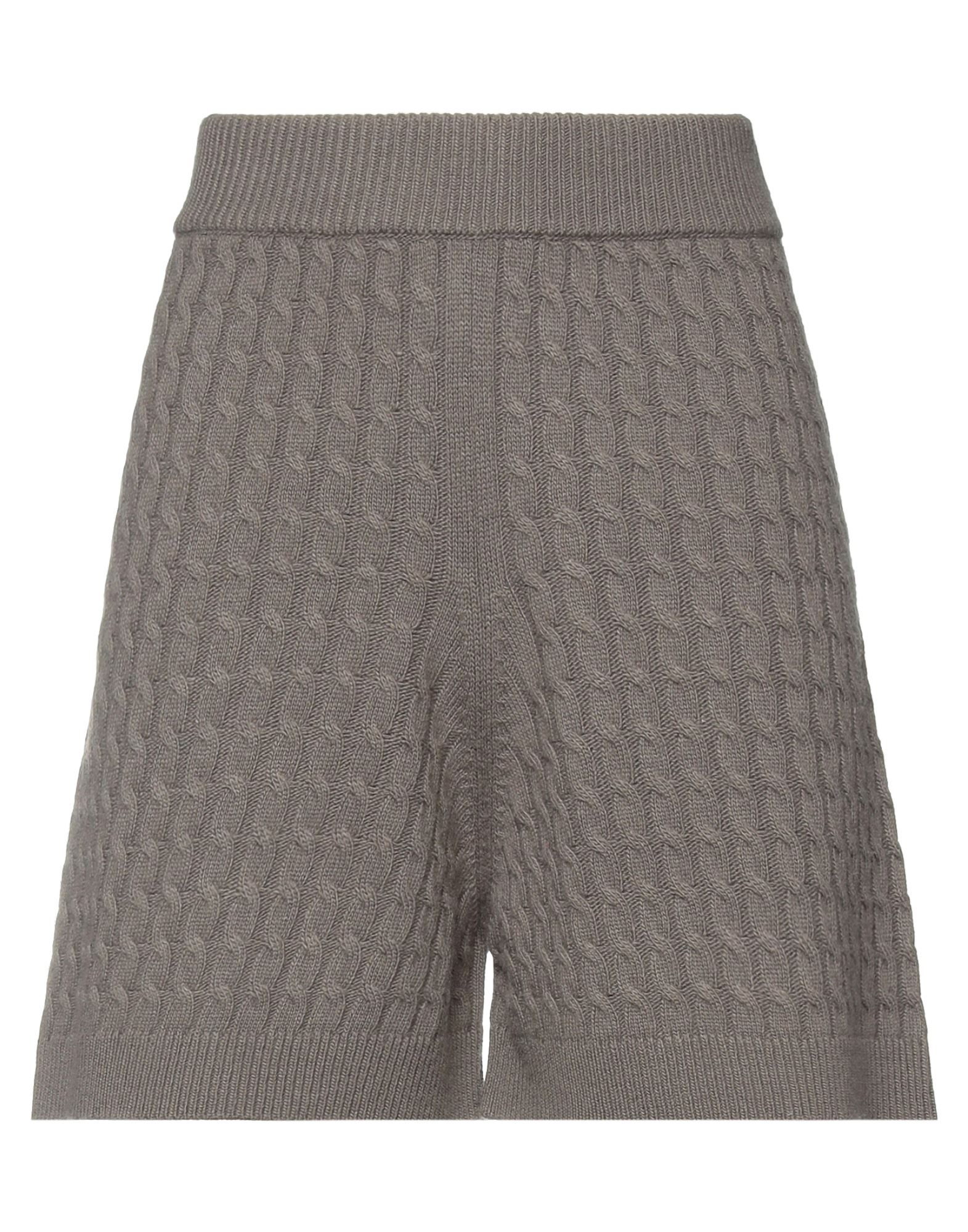 BRAND UNIQUE Shorts & Bermudashorts Damen Grau von BRAND UNIQUE