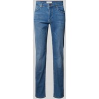 Brax Straight Fit Jeans mit Label-Patch Modell 'CHUCK' in Blau, Größe 33/30 von BRAX