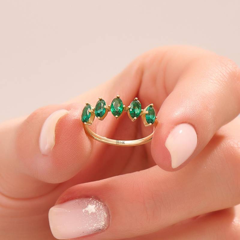14K 5 Stein Smaragd Ring, Solid Gold Oval Cut Statement Ringe Für Frauen, Grüner Edelstein Schmuck Zierliche Kann Birthstone Stapelbar von BRENNMORE