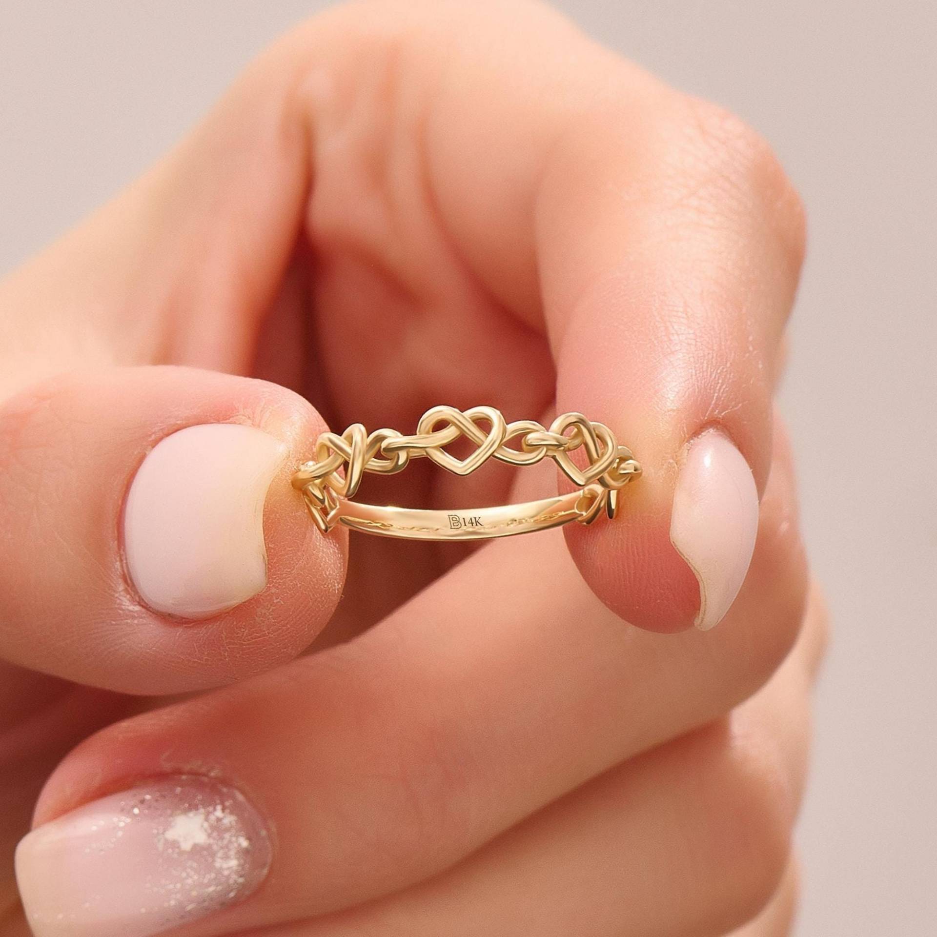 14K Gold Herz Ring, Gedrehter Draht Brezel Form Statement Minimaler Stacheldraht Midi Ring 14K Gold Herz Ring, Gedrehter Draht Brezel Form Statement Minimaler Stacheldraht Midi Ring von BRENNMORE