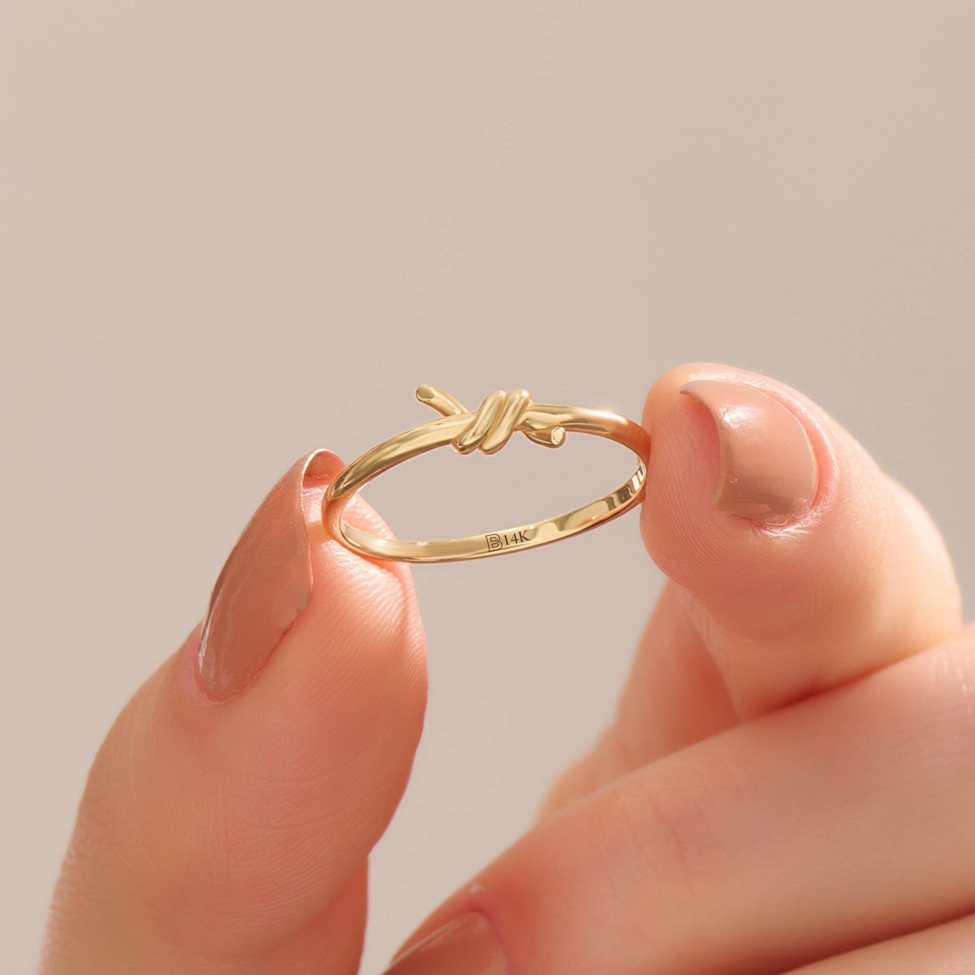 14K Gold Knoten Ring, Solid Liebe Knotenring, Kleine Versprechen Kleine Freundschaftsring, Einfache Unendlichkeit Ring von BRENNMORE