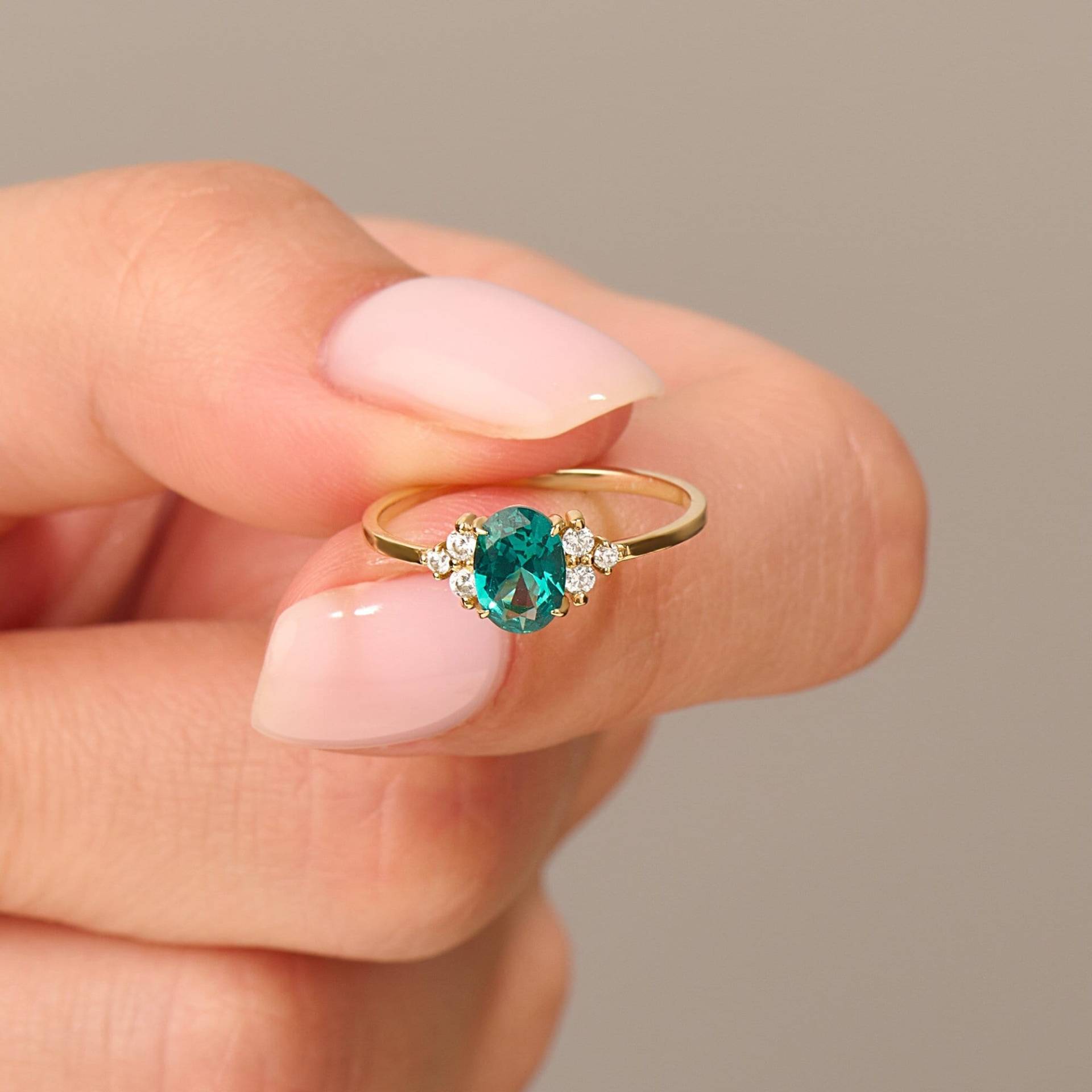 14K Massiver Smaragd Ring Für Frauen - Solitär Edelsteinring Im Ovalschliff, Elegantes Mai Geburtsstein Geschenk Frau, Mutter Oder Versprechensring von BRENNMORE