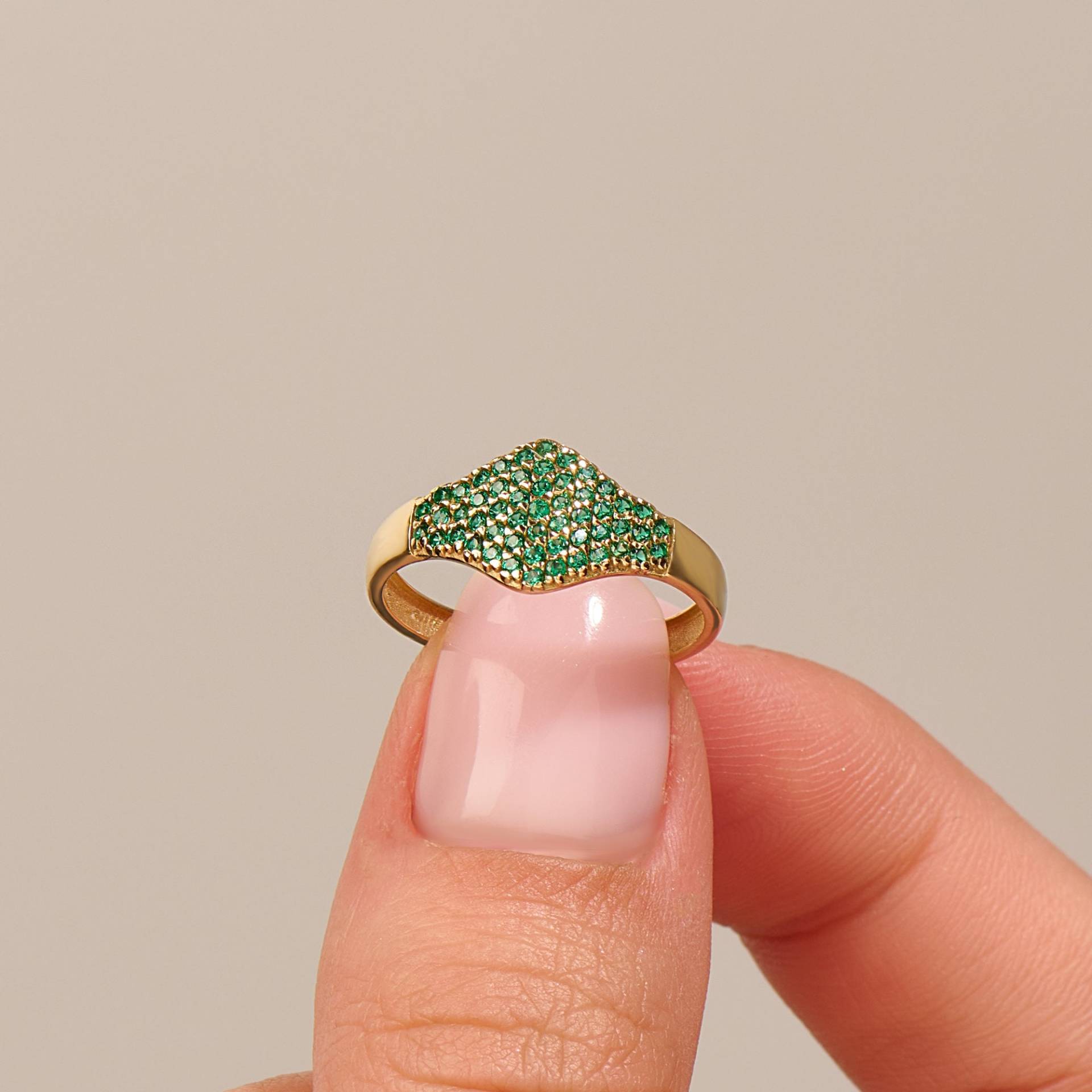 14K Smaragd Pave Siegelring, Massivgold Benutzerdefinierte Pinky Ring, Winzige Grüne Edelstein Statement Mai Birthstone Bandringe Für Frauen von BRENNMORE