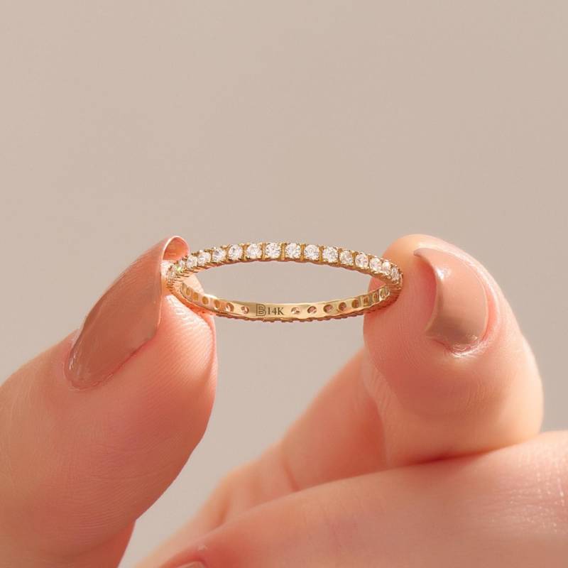 14K Solid Gold Eternity Ehering, Ultradünne Pave Stacking Band Für Frauen, Zarte Minimalist Infinity Ring Enhancer Geschenk 14K Solid Gold Eternity Ehering, Ultradünne Pave Stacking Band Für Frauen, Zarte Minimalist Infinity Ring Enhancer Geschenk von BRENNMORE