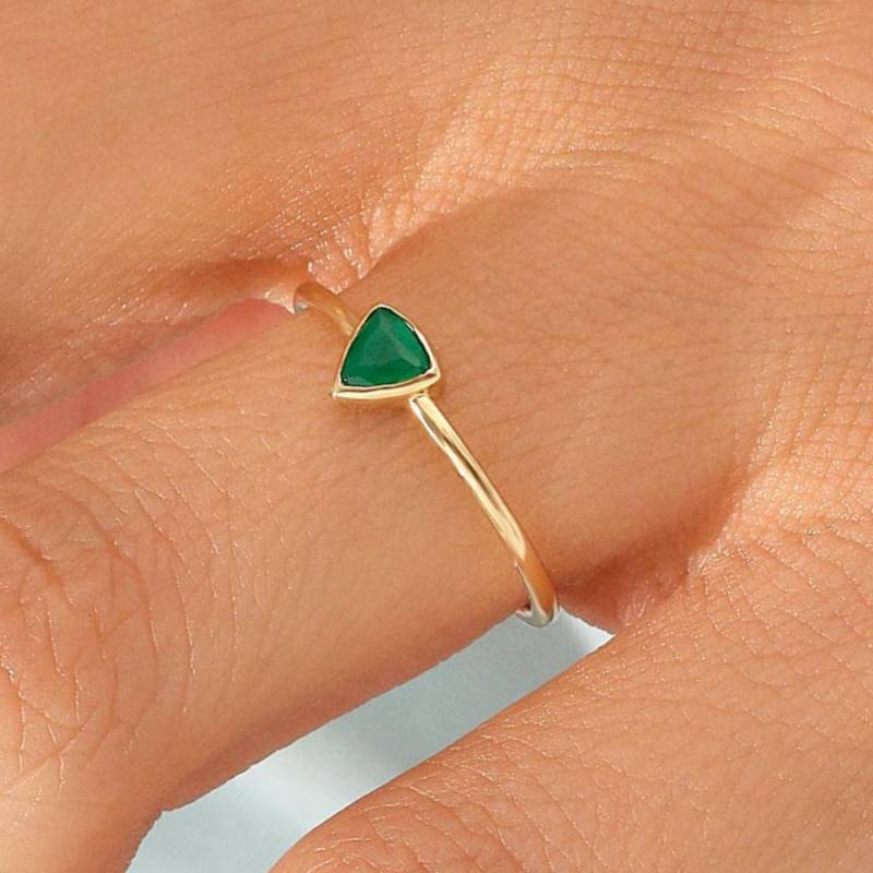 14K Solid Gold Grüner Achat Dreieck Ring - Lünette Set Minimalist Edelstein von BRENNMORE