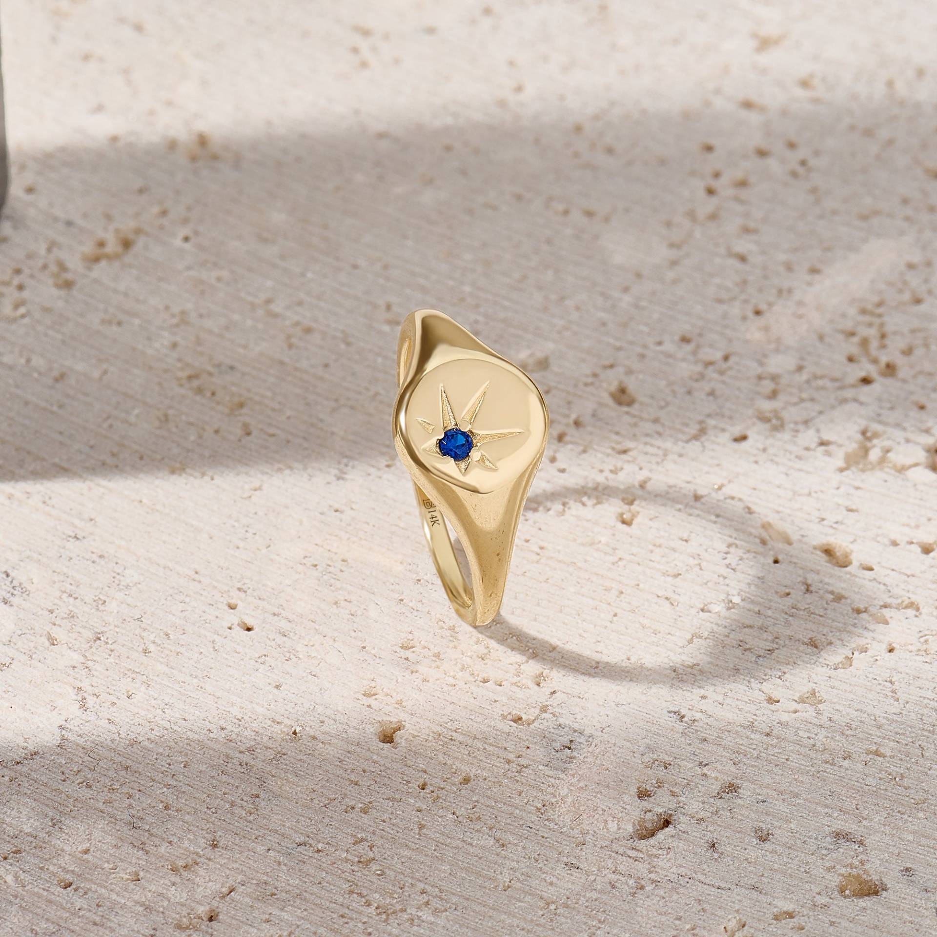 14K Solid Gold Siegelring - Benutzerdefinierte Edelstein Pinky Band Mit Stern-Set, Handgemachtes Zierliches Statement Schmuck Geschenk Für Frauen 14K Solid Gold Siegelring - Benutzerdefinierte Edelstein Pinky Band Mit Stern-Set, Handgemachtes Zierliches Statement Schmuck Geschenk Für Frauen von BRENNMORE
