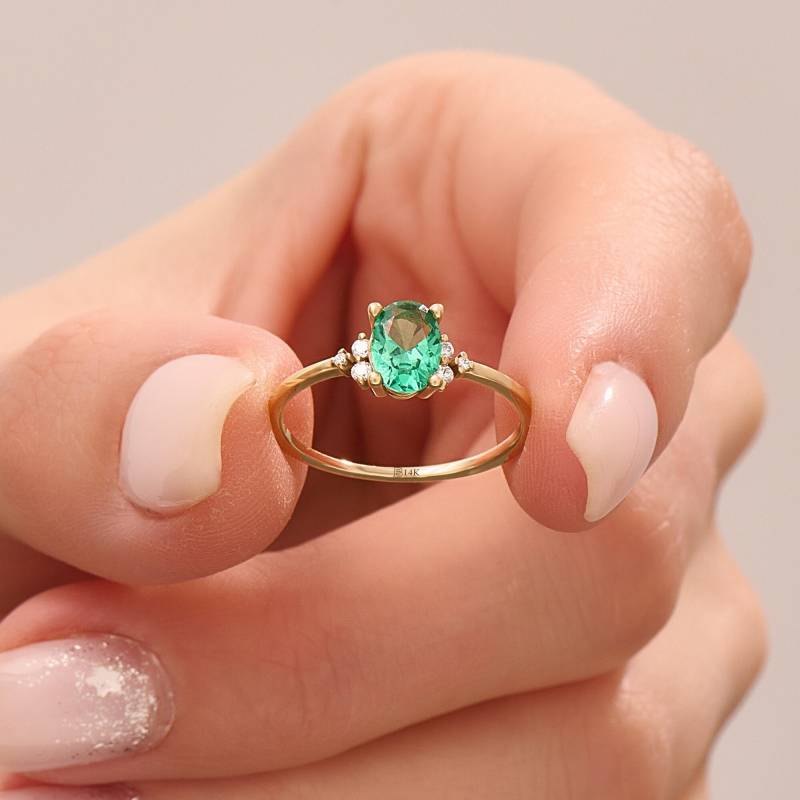 14K Solid Gold Smaragd Verlobungsring - Oval Lab Gewachsener Grüner Solitär Für Frauen, Mai Birthstone Zierliches Geschenk Sie 14K Solid Gold Smaragd Verlobungsring - Oval Lab Gewachsener Grüner Solitär Für Frauen, Mai Birthstone Zierliches Geschenk Sie von BRENNMORE