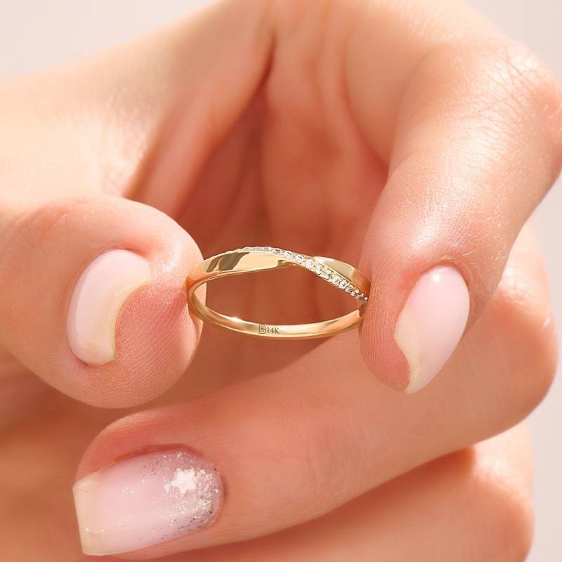 14K Solid Gold Twist Ehering Zierlicher Pavé Diamant Möbius Ring Für Frauen Stapelbar Minimalist Band Einzigartiges Versprechen Schmuck Geschenk 14K Solid Gold Twist Ehering Zierlicher Pavé Diamant Möbius Ring Für Frauen Stapelbar Minimalist Band Einzigartiges Versprechen Schmuck Geschenk von BRENNMORE
