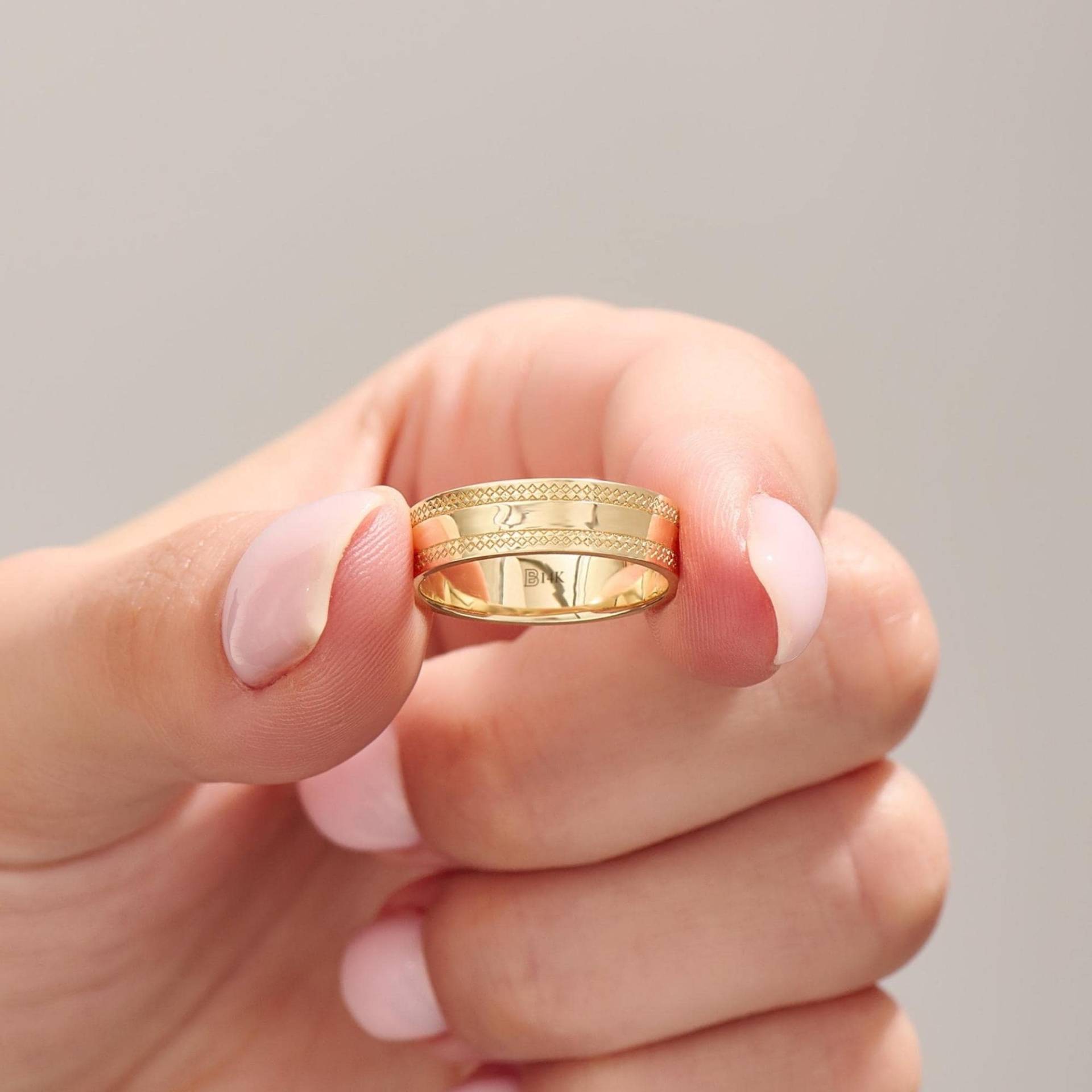 5 Mm Hochzeit Band Frauen 14K Gold Dicker Ring Gemusterte Zigarrenband Solid Flach Ehering Für Frau Jubiläum von BRENNMORE