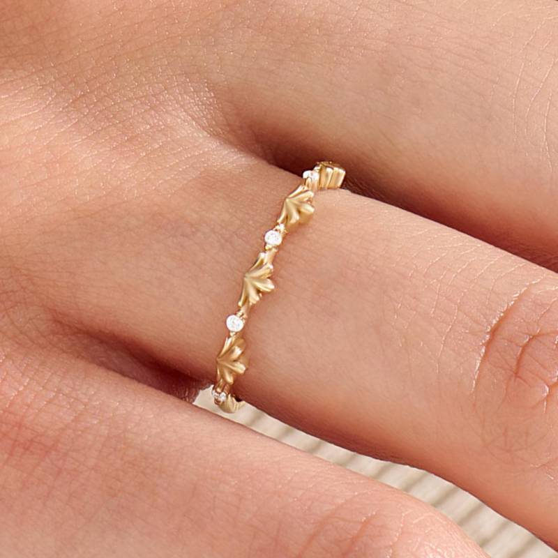 Blatt Hochzeit Band Frauen, 14K Solid Gold Floral Band, Blume Stacking Ring, Zierlicher Schmuck von BRENNMORE