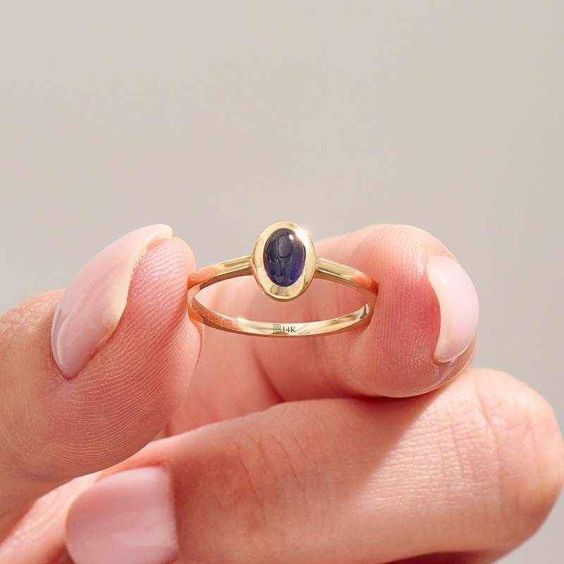 Blauer Edelstein Ring Für Frauen 14K Gold Iolith Zierliche Lünette Oval Pinky Schmuck Geschenk Mutter Birthstone Mit Saphir von BRENNMORE