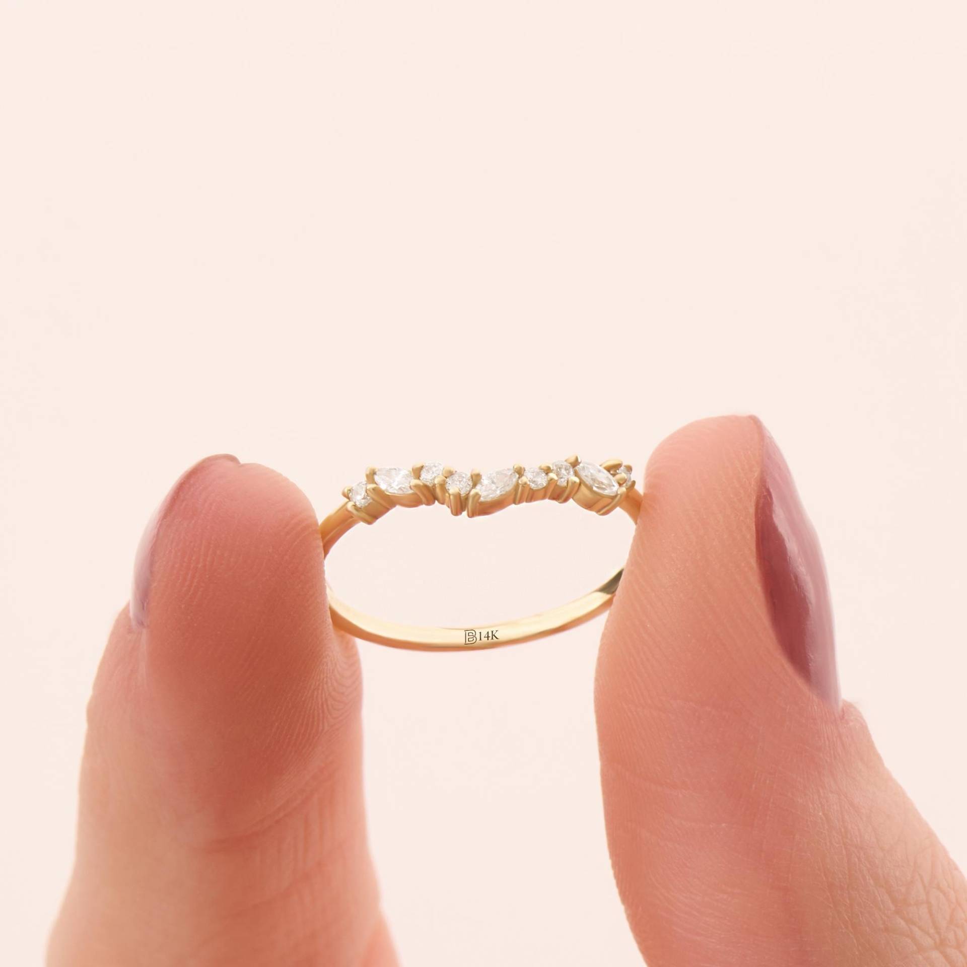 Geschwungener Ehering Für Frauen 14K Gold Wellenring Halb Eternity Ring 18Ct Ringenhancer Zirkonia Geschenk Frau Geschwungener Ehering Für Frauen 14K Gold Wellenring Halb Eternity Ring 18Ct Ringenhancer Zirkonia Geschenk Frau von BRENNMORE
