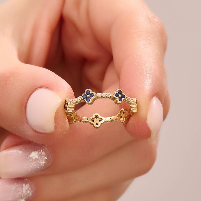 Kleiner Saphirring in Gold, 14K Blaue Blume Ehering, Stapelbarer Eternity-Ring, Kleiner Kleiner Saphirring in Gold, 14K Blaue Blume Ehering, Stapelbarer Eternity-Ring, Kleiner von BRENNMORE
