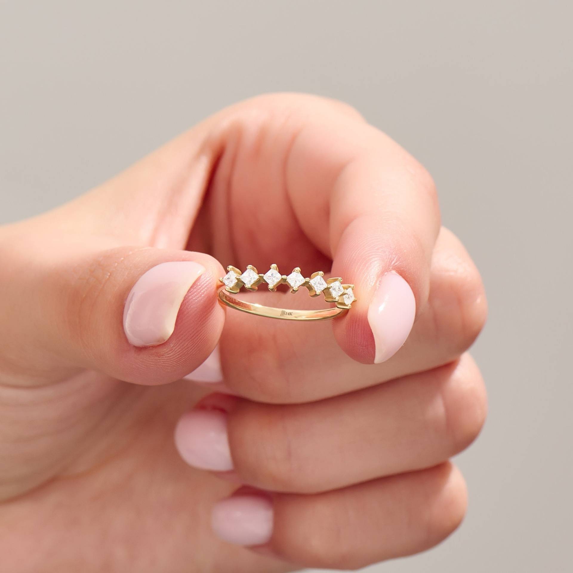 Moissanit Ehering, 14K Solid Gold Princess Cut Halber Eternity Ring 18K 10K von BRENNMORE