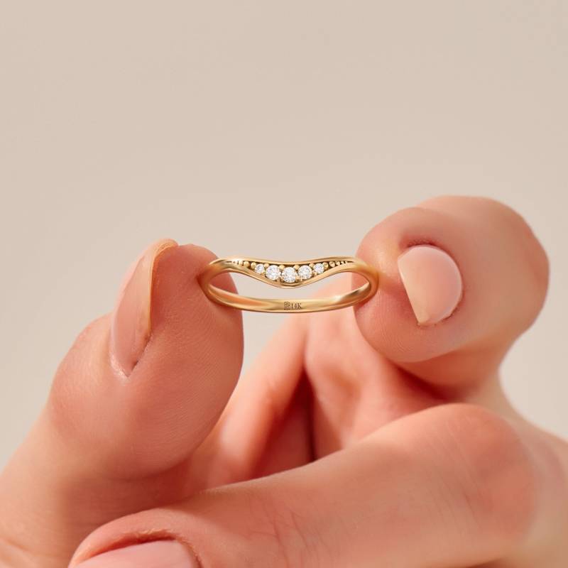 Moissanit Stapelring Minimalistisch Geschwungener Ehering Massiv 14K Gold Winzige Pave Lab Diamant Frau Zierliche V Form Passender Ring Moissanit Stapelring Minimalistisch Geschwungener Ehering Massiv 14K Gold Winzige Pave Lab Diamant Frau Zierliche V Form Passender Ring von BRENNMORE