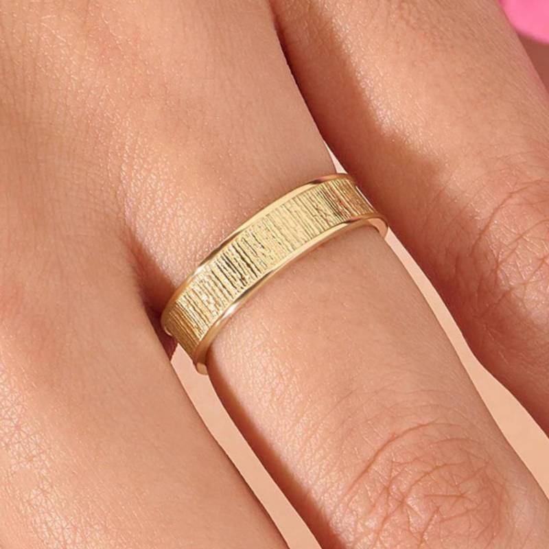 strukturierter Gold Ehering - 14K Massiv Ring Für Männer Und Frauen von BRENNMORE