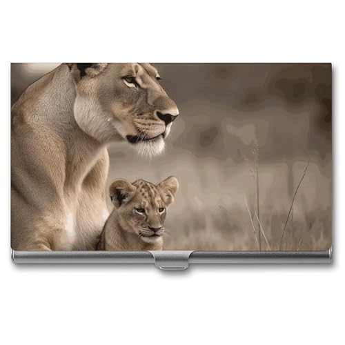 BSCKKDMN Visitenkartenhalter, schlank, tragbar, Metall, Visitenkartenetui, Löwin mit Jungfach, Namenskartenhalter, Brieftasche für Männer und Frauen, Büro, Reisen BSCKKDMN Visitenkartenhalter, schlank, tragbar, Metall, Visitenkartenetui, Löwin mit Jungfach, Namenskartenhalter, Brieftasche für Männer und Frauen, Büro, Reisen von BSCKKDMN