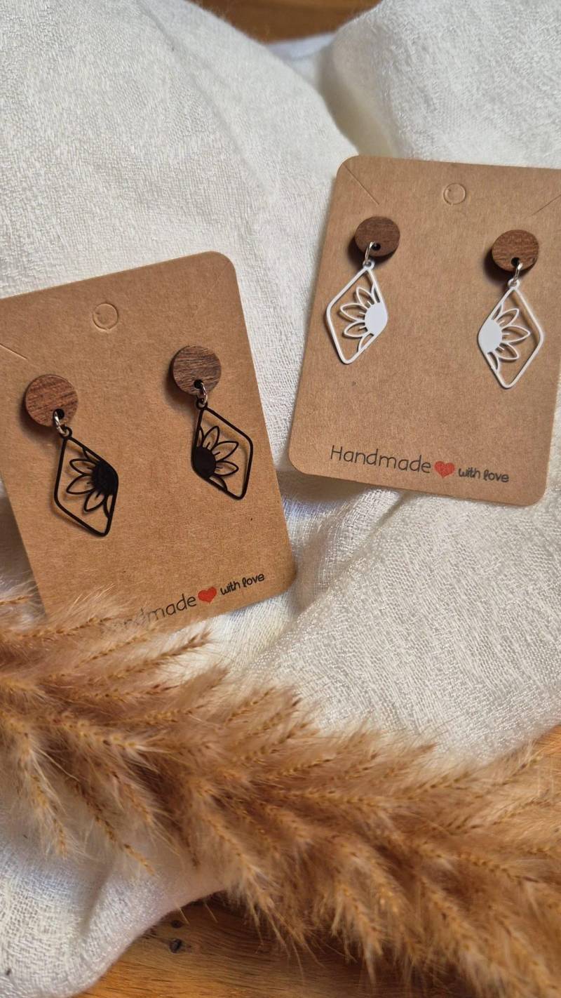 Ohrringe - Schmuck Dirndlschmuck Sonnenblume Holz Schwarz Weiß Geschenk von BSmorethanwood