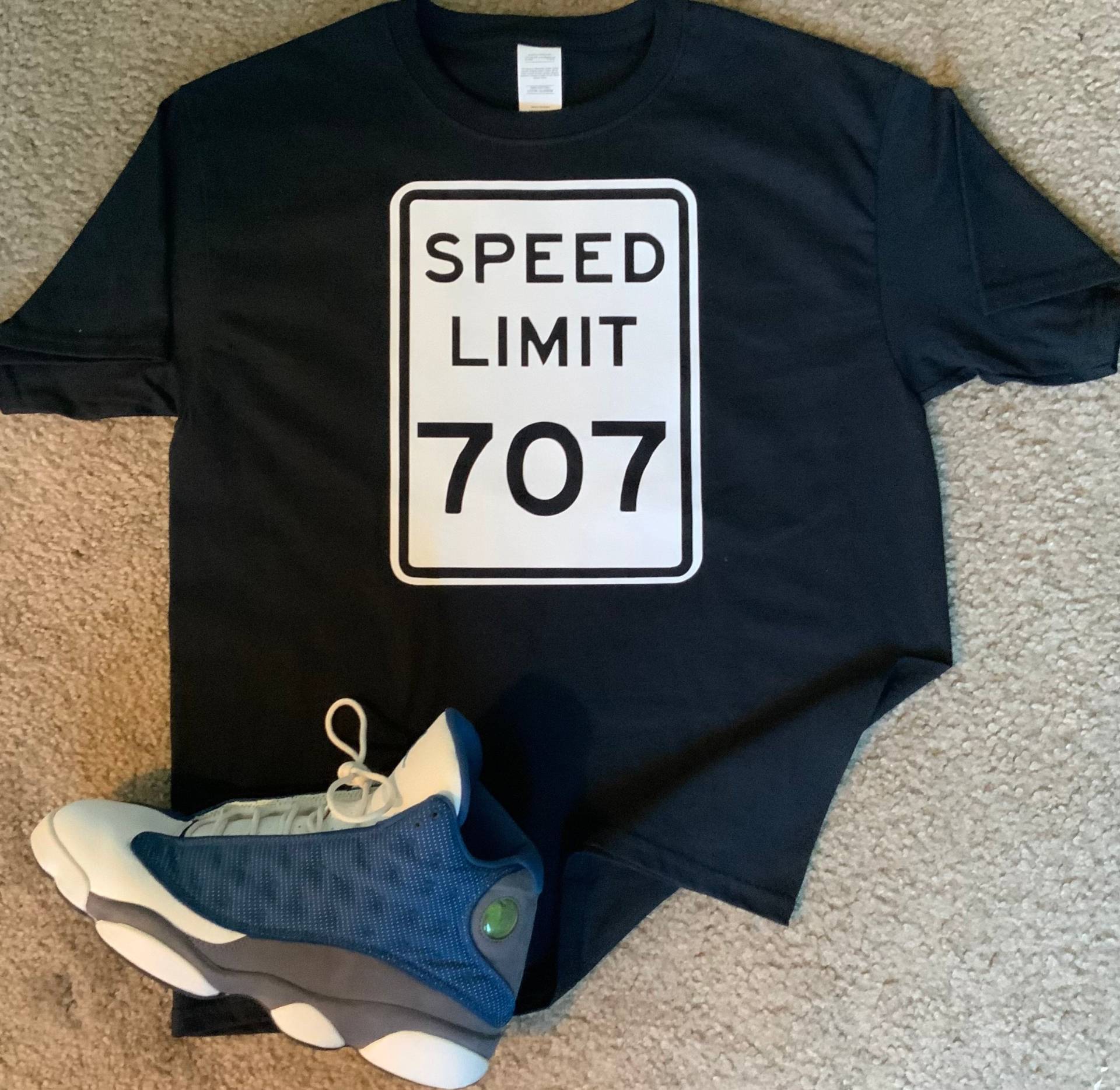 707 Speed Limit Schild Shirt, Vallejo T-Shirt, Napa Bay Area T-Shirt 707 Speed Limit Schild Shirt, Vallejo T-Shirt, Napa Bay Area T-Shirt von BSonlinestore
