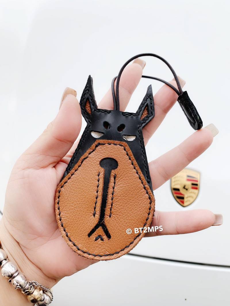 Bt2Mps Handgemachte Doberman Pinscher Leder Schlüsseltasche Hülle Bt2Mps Handgemachte Doberman Pinscher Leder Schlüsseltasche Hülle von BT2MPS