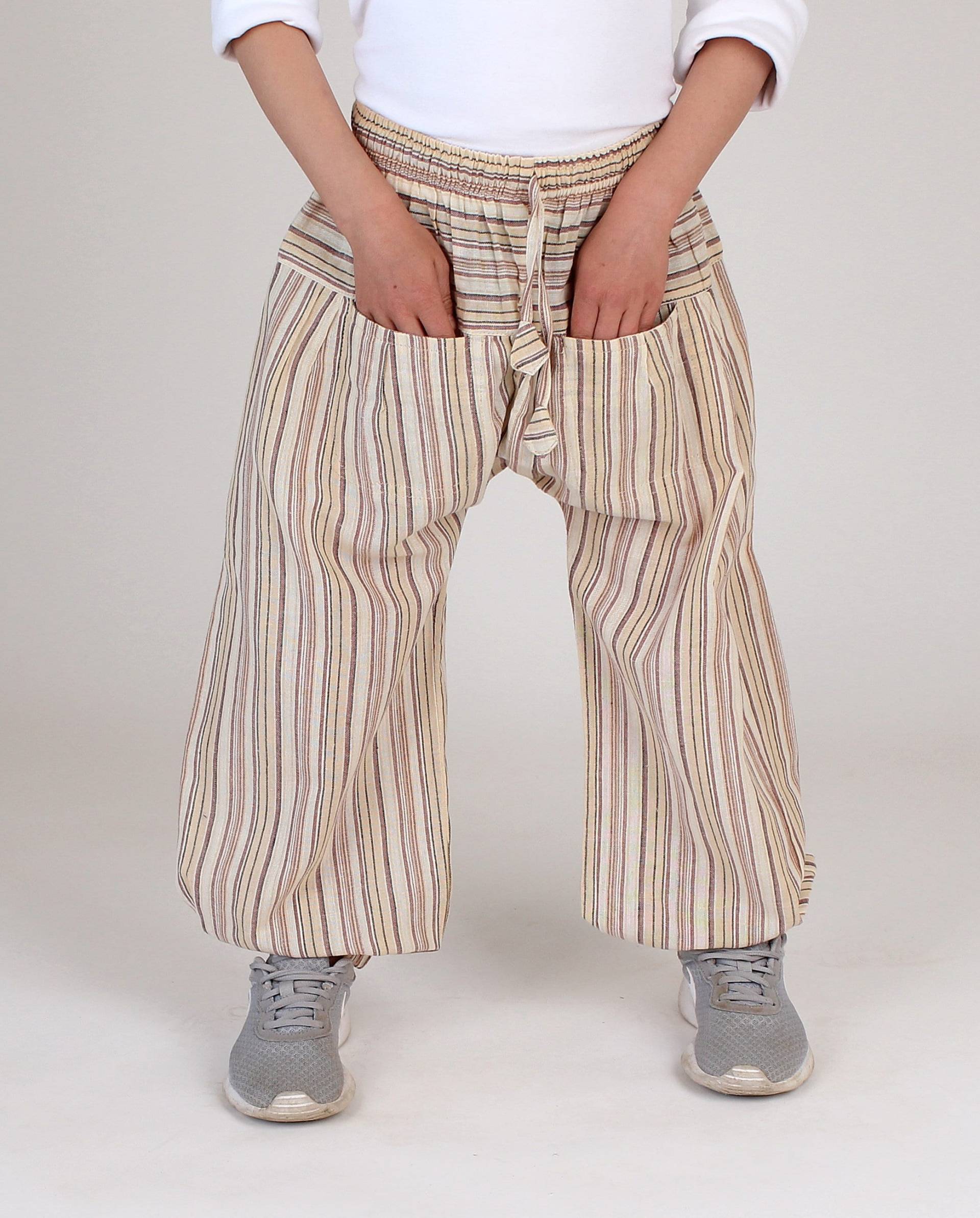 Gestreifte Kinderharemshose Aus Nepal Einheitsgröße Aladinhose Hippie Gestreifte Kinderharemshose Aus Nepal Einheitsgröße Aladinhose Hippie von BUDDHAartsandmore