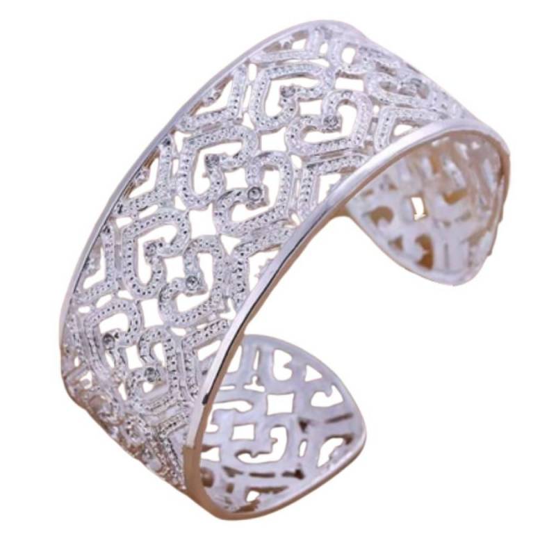 BUNGSA Armband Armreif breit umlaufende Herzen Silber aus 925 Silber Damen (1 Armband, 1-tlg), Bracelet Armschmuck von BUNGSA