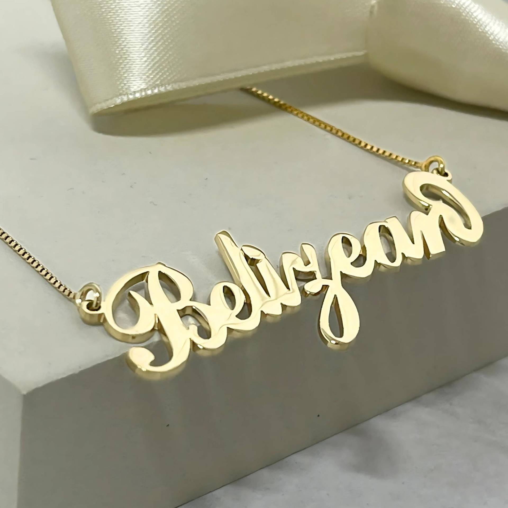 Carrie Schriftart Personalisierte Namenskette - Sterling Silber, Gold Oder Roségold Personalisiertes Schmuck Geschenk Für Sie Carrie Schriftart Personalisierte Namenskette - Sterling Silber, Gold Oder Roségold Personalisiertes Schmuck Geschenk Für Sie von BUNIQE