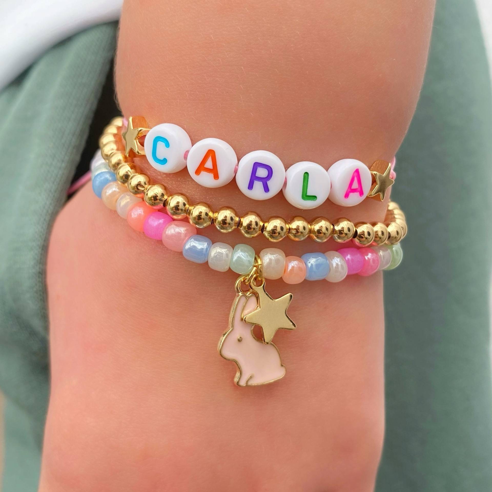 Personalisierte Osterarmbänder, Ostergeschenkkorb, Mädchen-Kaninchen-Namensarmband, Geschenk Für Enkelin, Individueller Osterhasen-Schmuck Personalisierte Osterarmbänder, Ostergeschenkkorb, Mädchen-Kaninchen-Namensarmband, Geschenk Für Enkelin, Individueller Osterhasen-Schmuck von BUPPIshop